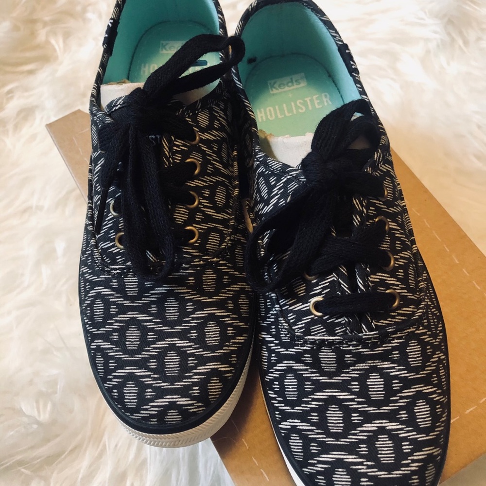 Keds x Hollister Black and White Sneakers 5.5M